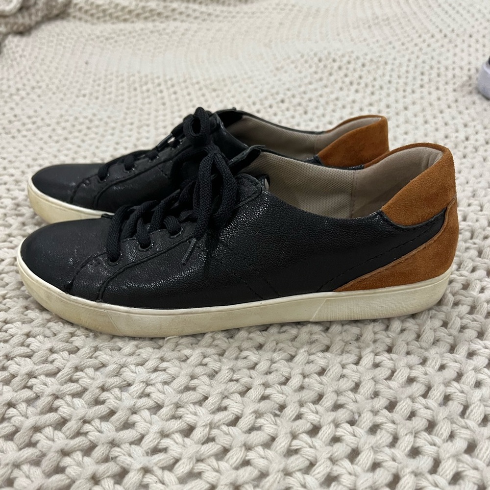 Women’s Size 9 Naturalizer Morrison Sneakers